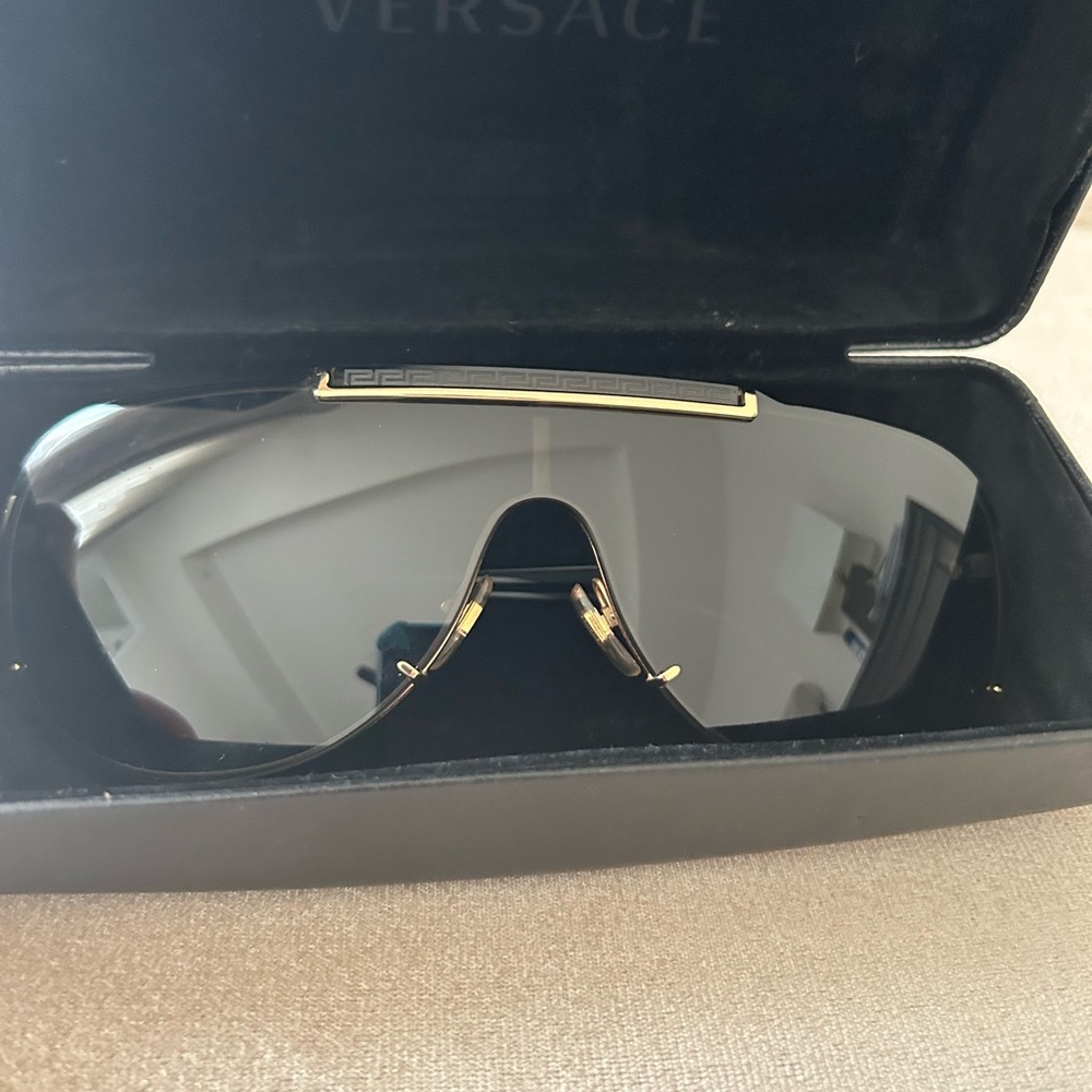 Versace sunglasses - Picture 7 of 8